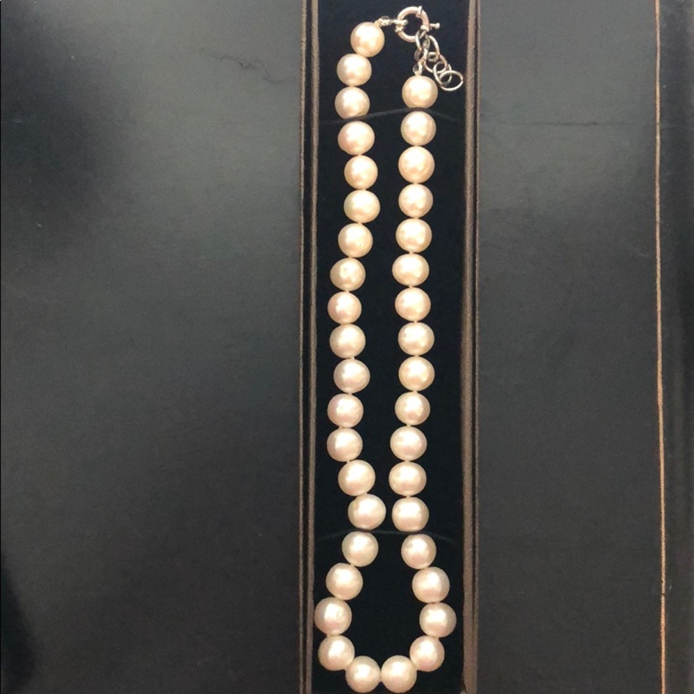 Real pearl necklace with adjustable clasp